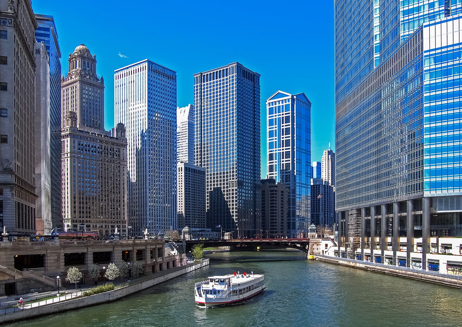 Chicago, Illinois skyline along the Chicago River